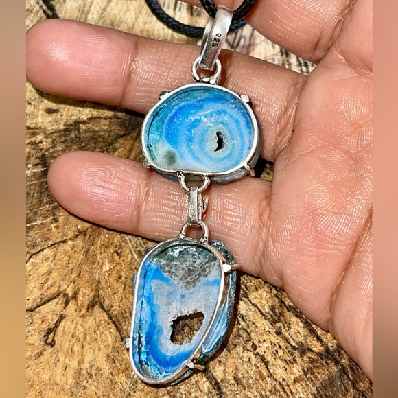 Beautiful Deep Blue Solar Quartz Pendant 2 7/8” - Picture 5 of 6